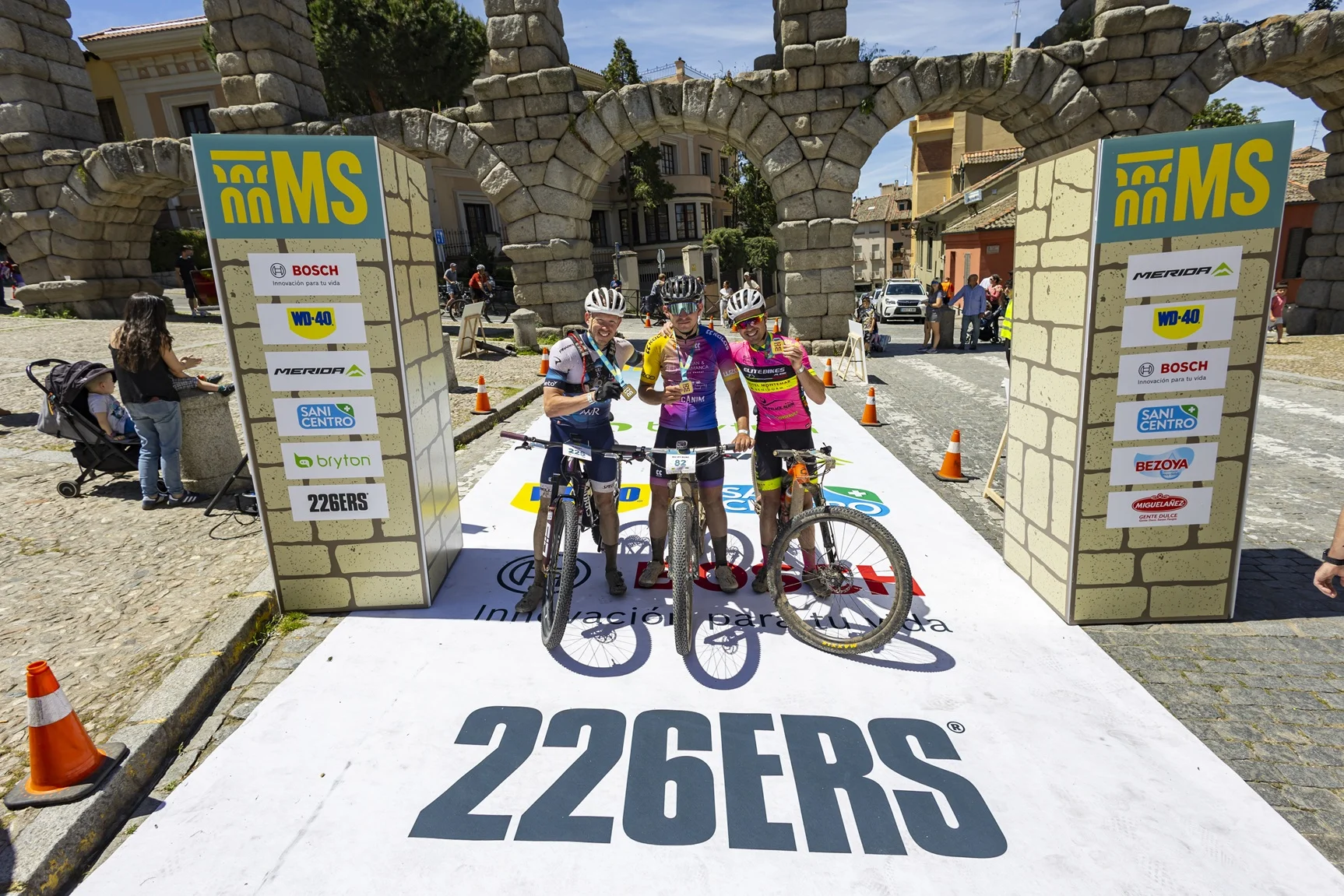 Jakub Cieslik y Muriel Bouhet se hacen con la victoria de la Madrid Segovia MTB