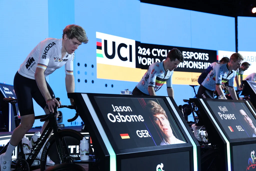 Jason Osborne y Mary Kate McCarthy Coronados Campeones del Mundo UCI de Ciclismo Esports 2024 