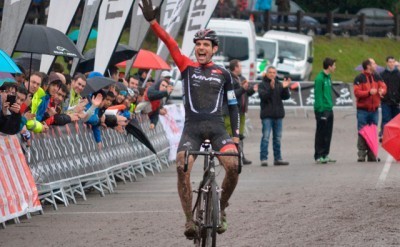 Javier Ruiz de Larrinaga feliz tras su quinto título de campeón