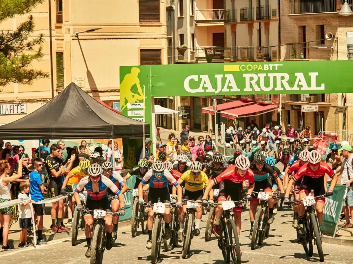 Jesus Torres y Estibaliz Sagardoy superan al calor para vencer en la Copa BTT Caja Rural de Sangüesa