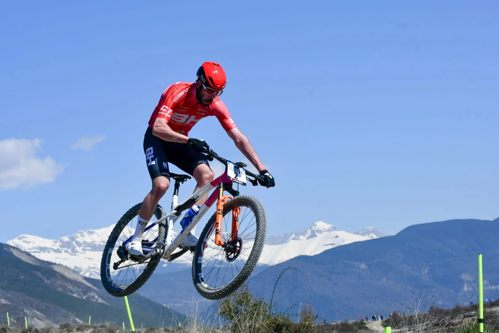 Jofre Cullell arrasa en Sabiñánigo y asume el liderato de la Shimano Super Cup Massi