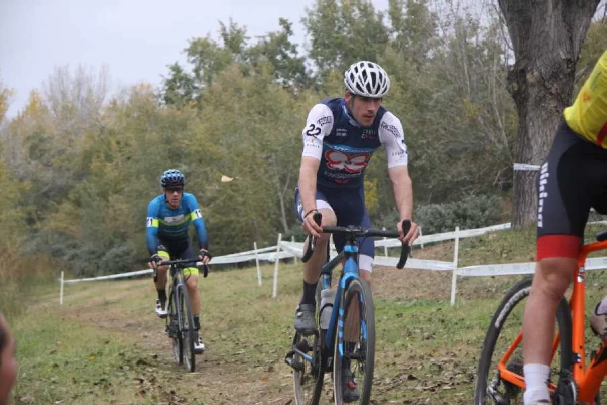 Jofre Cullell y Jordina Muntadas se imponen en el ciclocross de Manresa