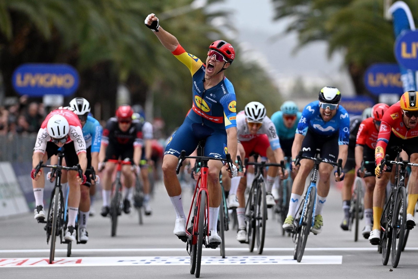 Johnny Milan se lleva la última en la Tirreno Adriático