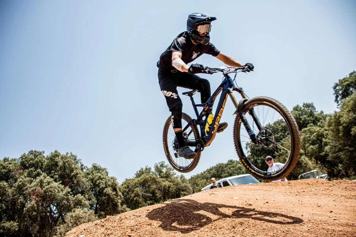 Jon Otamendi y Elisabeth Guillen vencen en la segunda Ancin Freeland Enduro Race