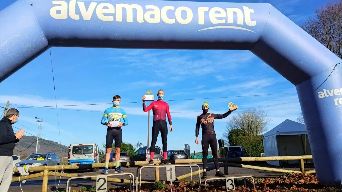 José Antonio Díez Arriola sube al podio en el ciclocross Villa de Tineo