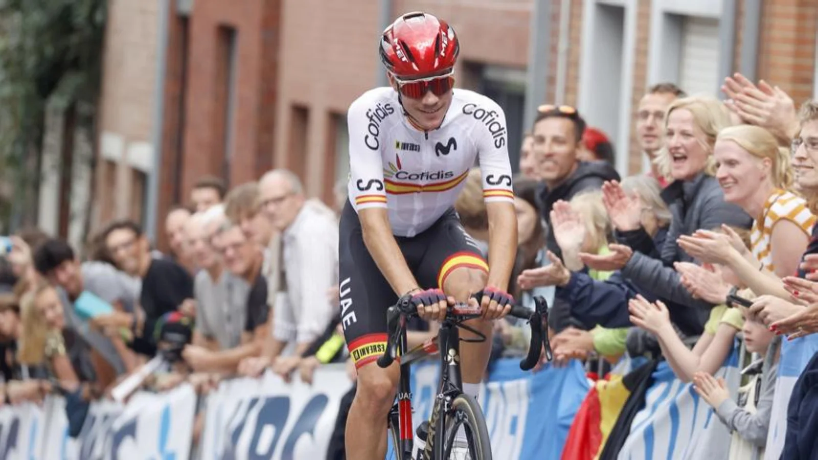 Juan Ayuso, Oier Lazkano y Alex Aranburu serán los representantes de España en los JJOO de París 2024 de ciclismo en carretera