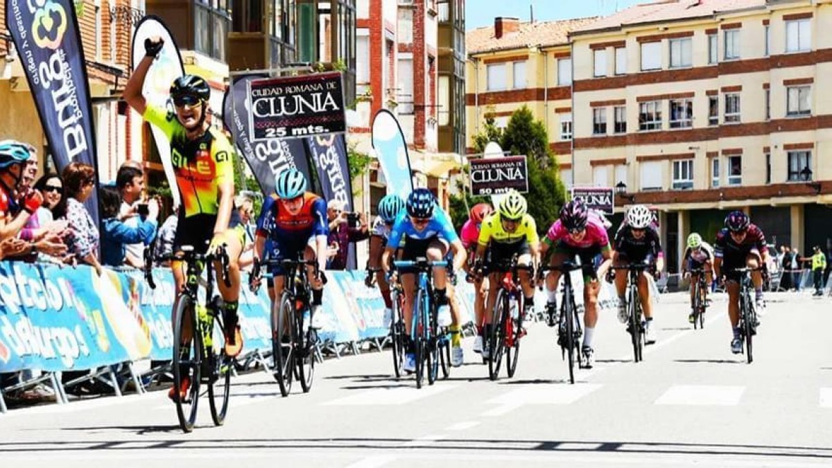 Karlijn Swinkels toma las de Villadiego y gana la primera en Burgos