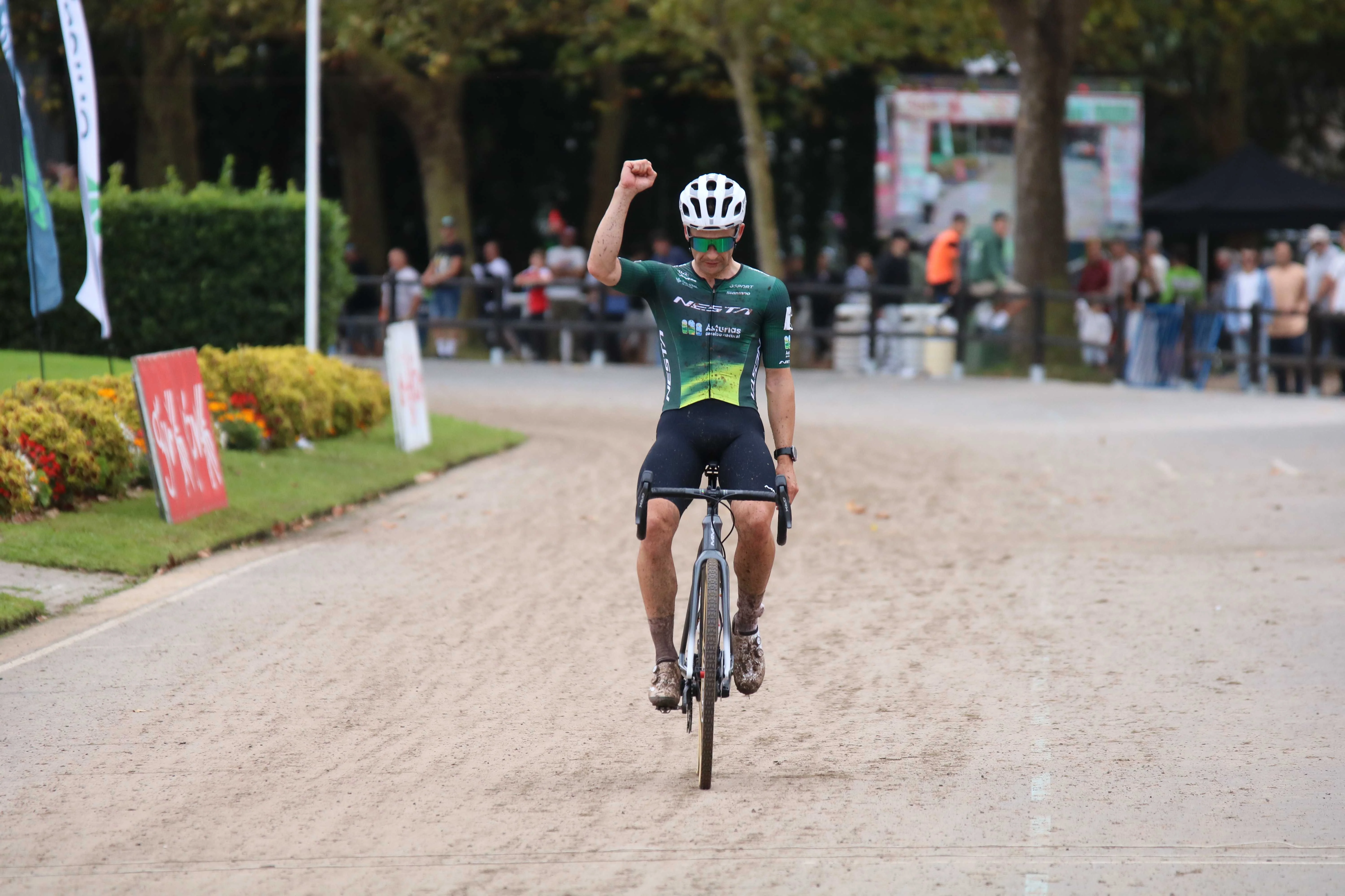 Kevin Suárez y Laura Verdonschot primeros líderes de la Copa de España de Ciclocross