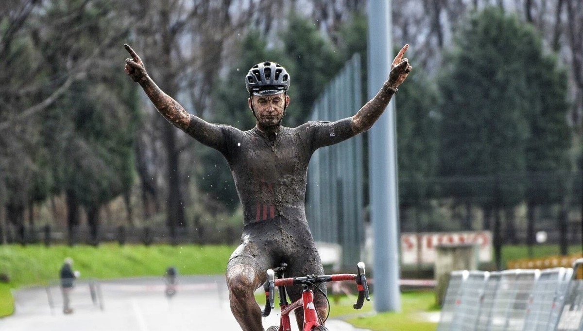 Kevin Suárez y Sandra Trevilla campeones de Cantabria de ciclocross