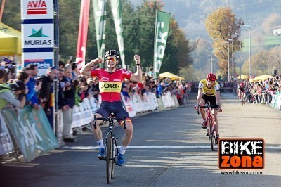 Kevin Suárez gana en Igorre tras una carrera espectcular