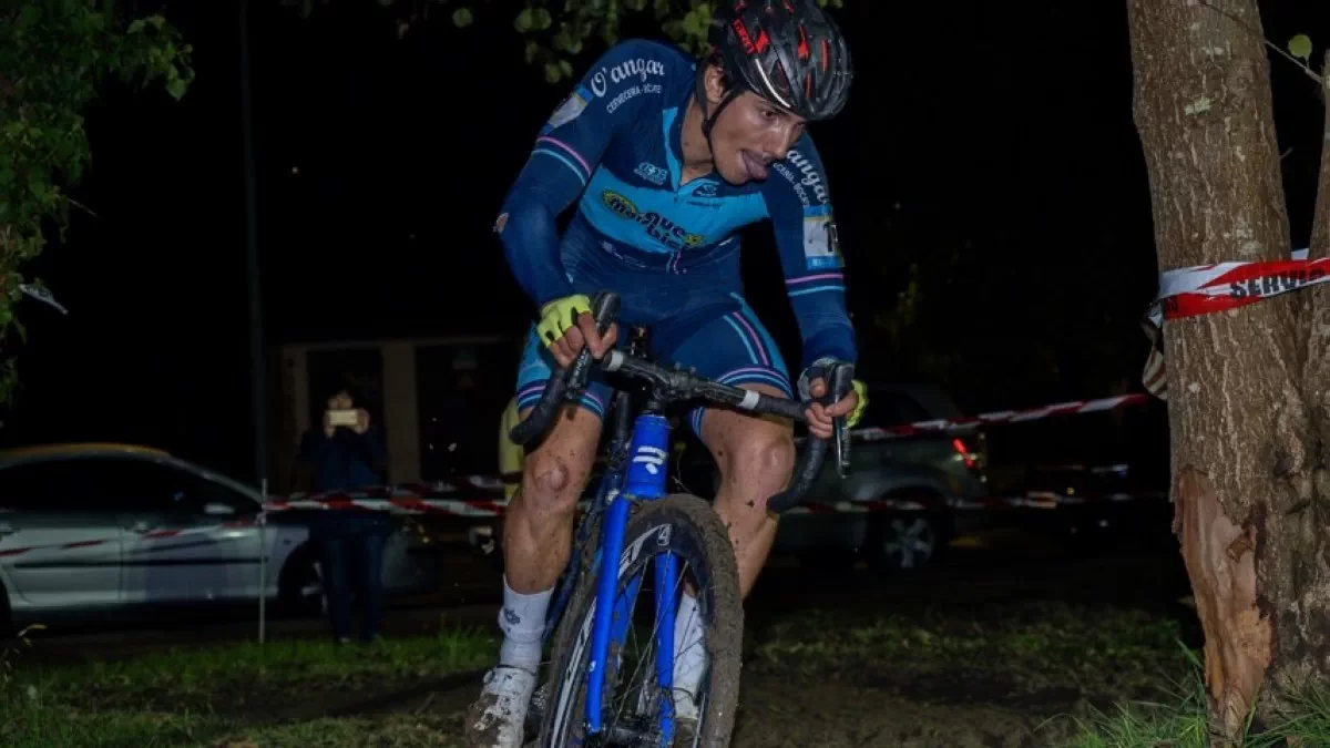 La Copa Galicia de Ciclocross 2022 arrancó en Betanzos