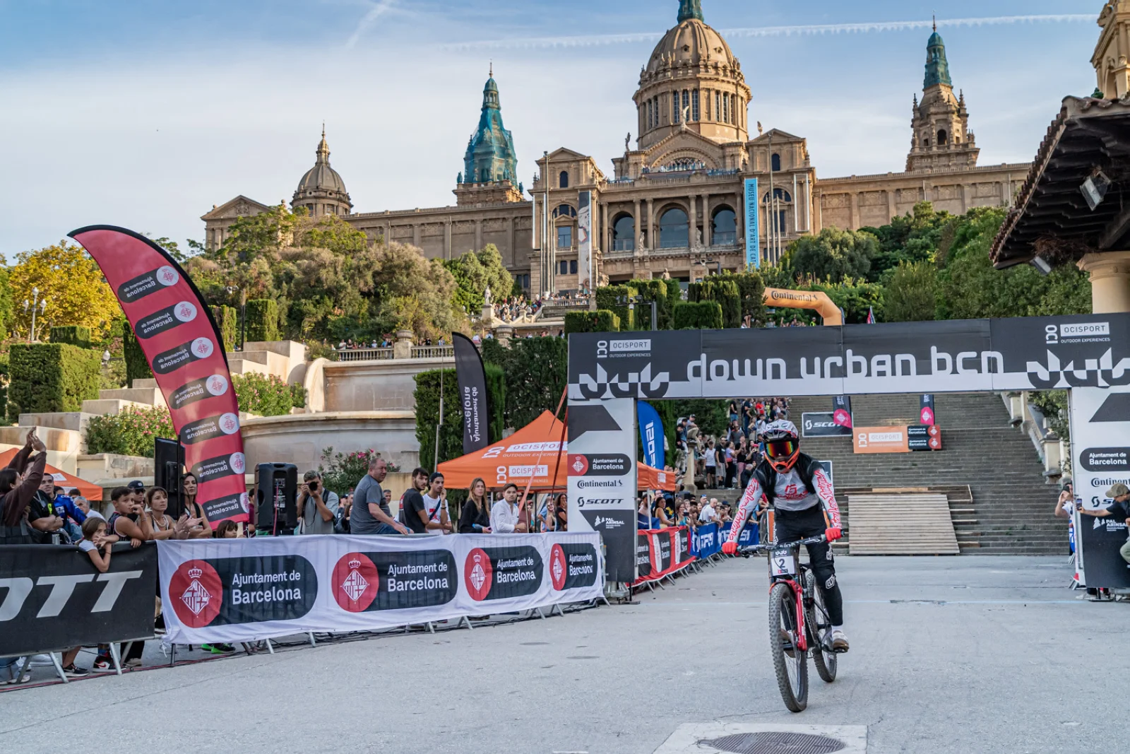 La emoción y adrenalina reinaron en el Down Urban de Barcelona