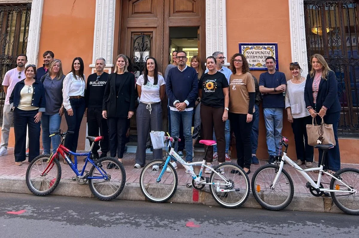 La Fundación Alberto Contador Entrega 55 Bicicletas a Colegios Afectados por la DANA en l´Horta Sud La Fundación Alberto Contador Entrega 55 Bicicletas a Colegios Afectados por la DANA en l´Horta Sud