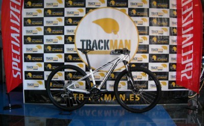 La II Trackmancycling 12H Circuito Almeria sortea una Specialized