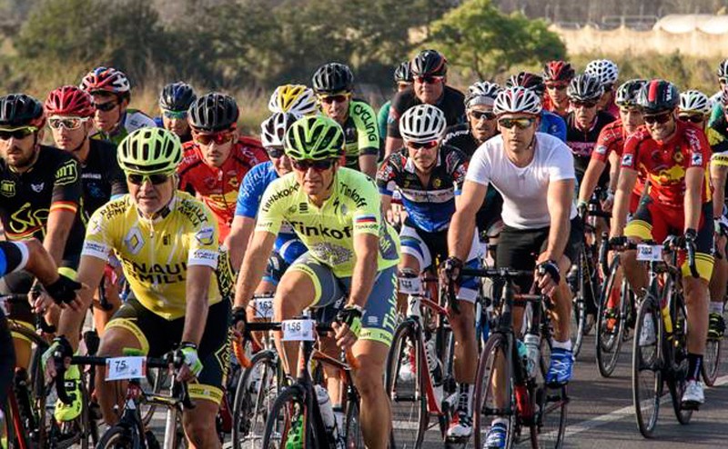 La lluvia no frena a la Vuelta a Ibiza Campagnolo 2016