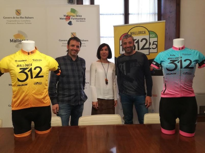 La Mallorca 312 presenta su maillot oficial