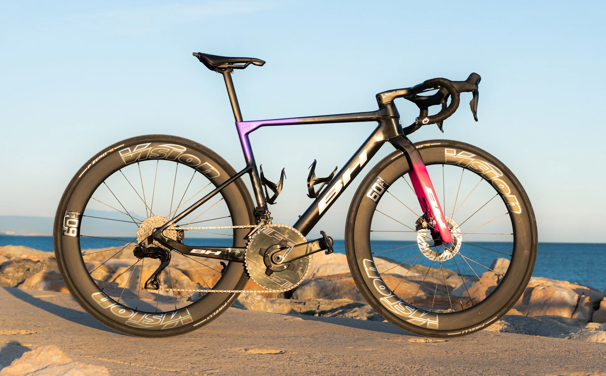 La nueva BH Ultralight 2026 elegancia y rendimiento para el equipo Burgos Burpellet BH