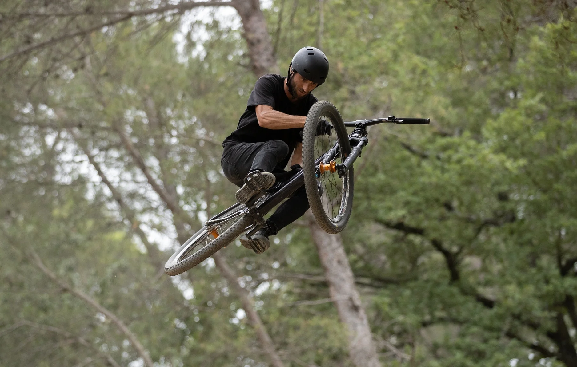 La resistencia del Dirt Jump en la era de la tecnología. Te lo demuestra Jérémy Berthier