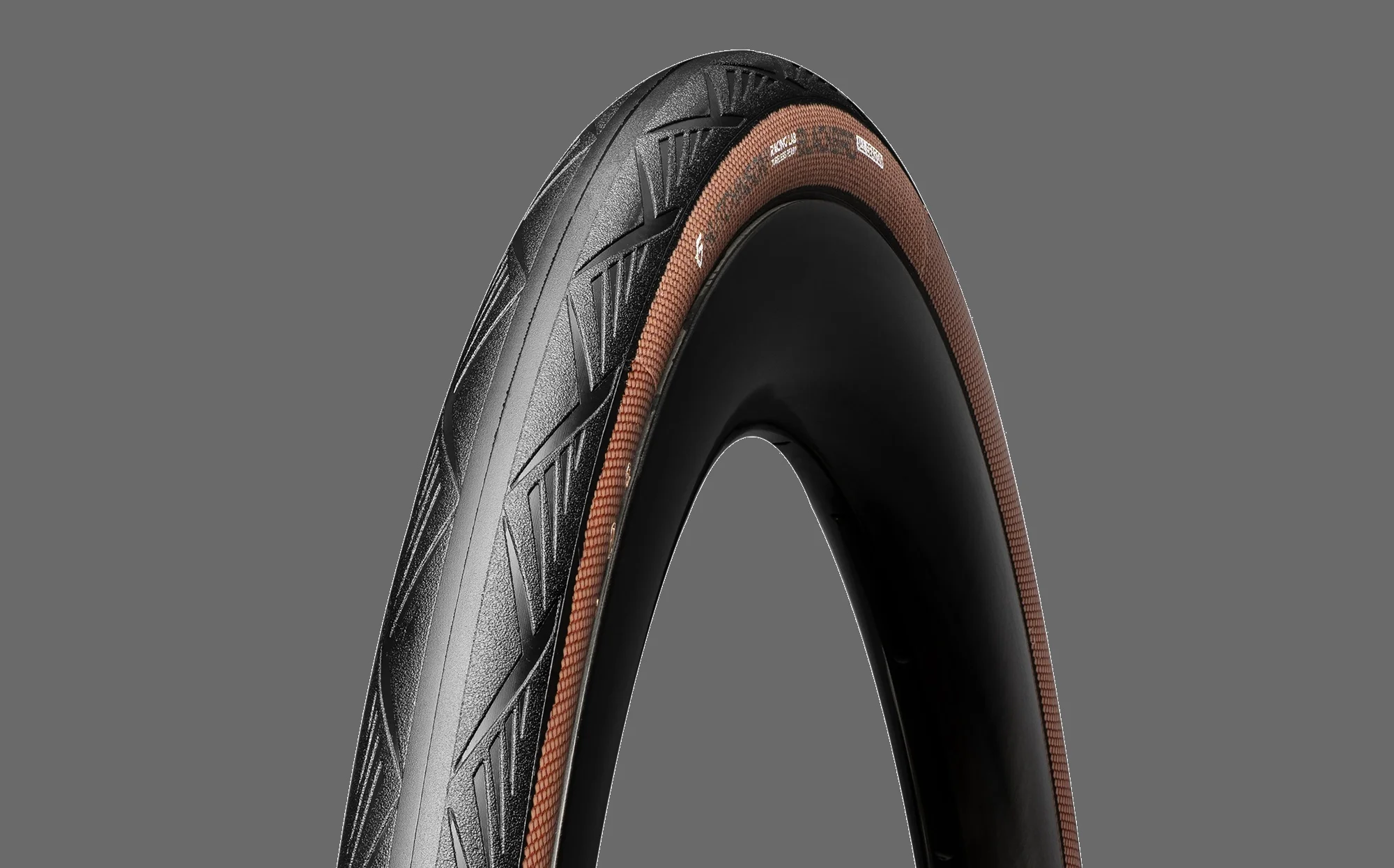 La revolución de los 32-34mm llega a la gama Blackbird de Hutchinson para redefinir el estándar de competición