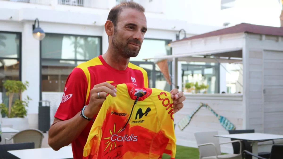 La RFEC sortea un maillot de la Selección firmado por Alejandro Valverde