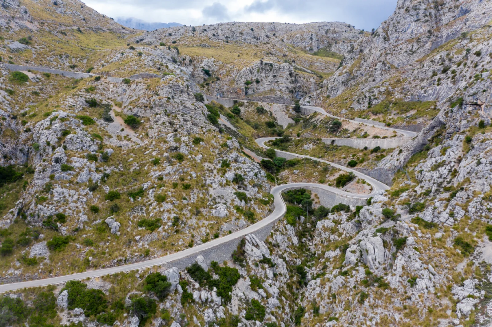 La Sierra de Tramuntana ofrece rutas ciclocturistas para todos los niveles por rutas de ensueño en Mallorca