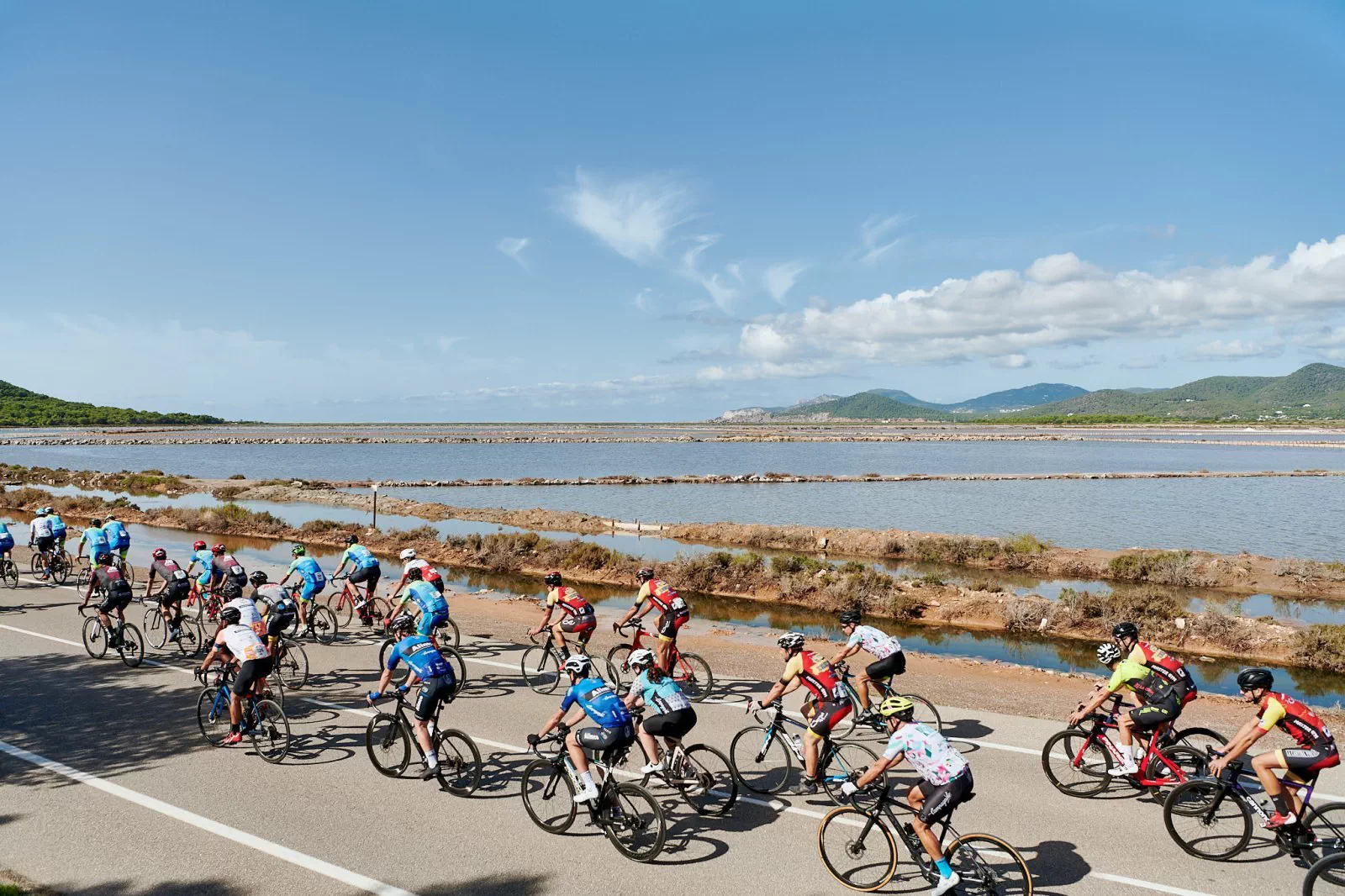 La Vuelta Cicloturista a Ibiza Campagnolo condena el atropello mortal del ciclista Bernat Ribas