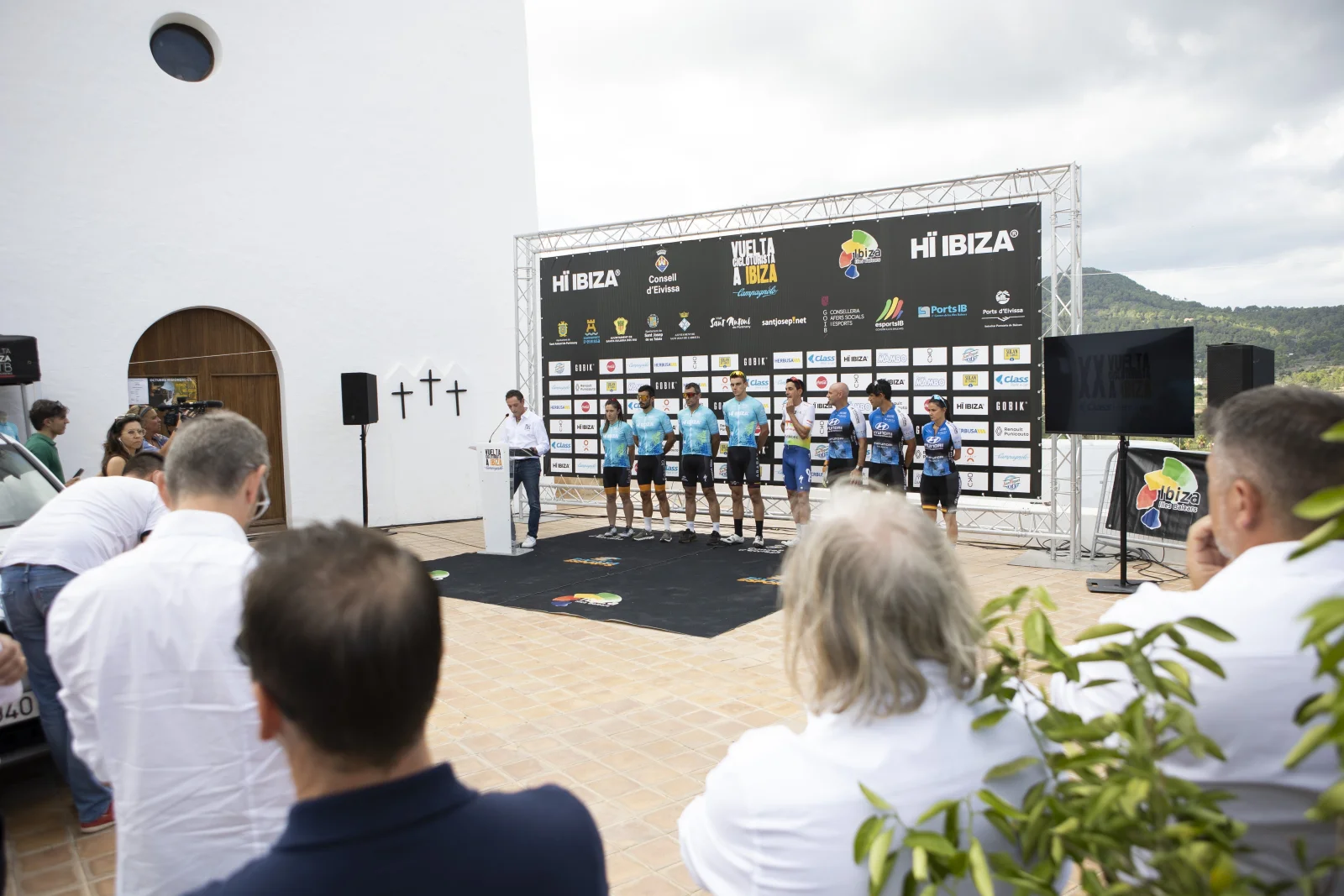 La Vuelta Cicloturista a Ibiza Campagnolo celebra su XX aniversario cargada de estrellas