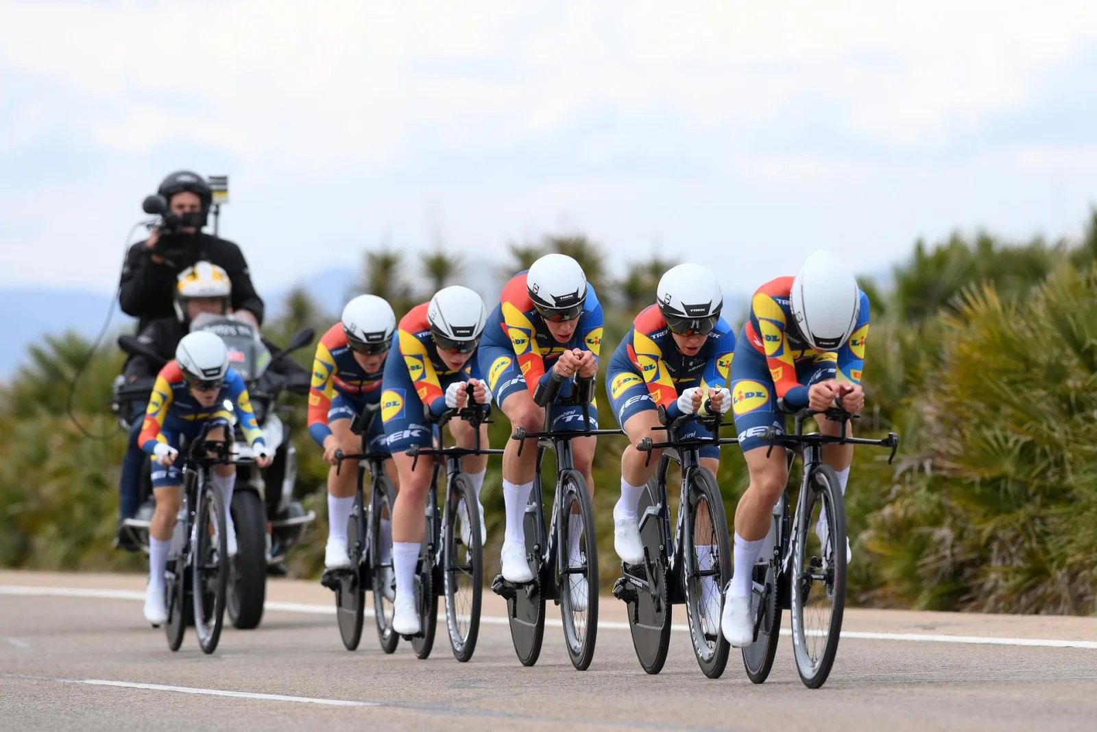 La Vuelta Femenina 24: Lidl-Trek gana la crono a pesar de una caída en los últimos metros