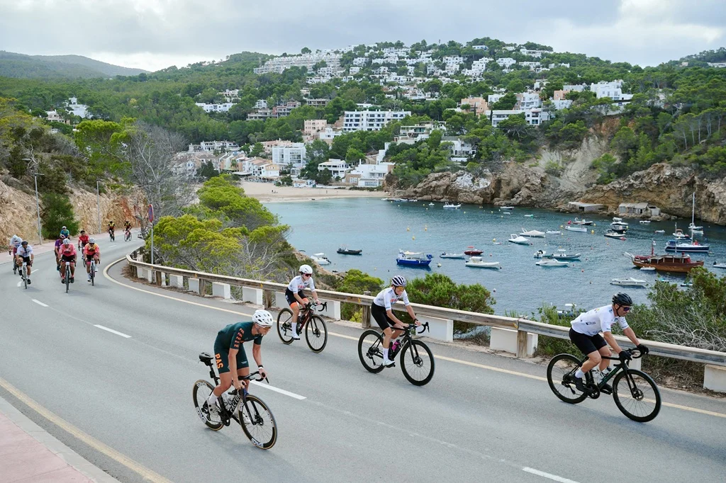 La XXII Vuelta Cicloturista a Ibiza Campagnolo se consagra como -La Vuelta de las Familias-