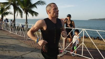 Lance Armstrong favorecido en los controles de la Panama 70.3