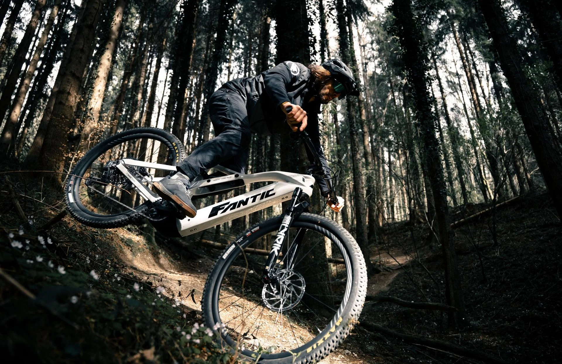 Lanzamiento de las nuevas Fantic Sierra y Ridge impulsan la nueva era e-MTB con el ecosistema Bosch CX Gen5