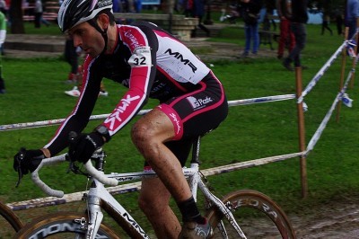 Larrinaga segundo en Navia tras un intratable Hernández