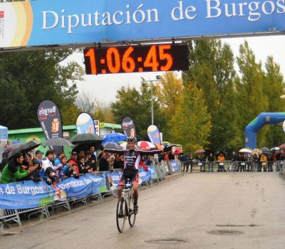 Javier Ruiz de Larrinaga gana en Medina de Pomar