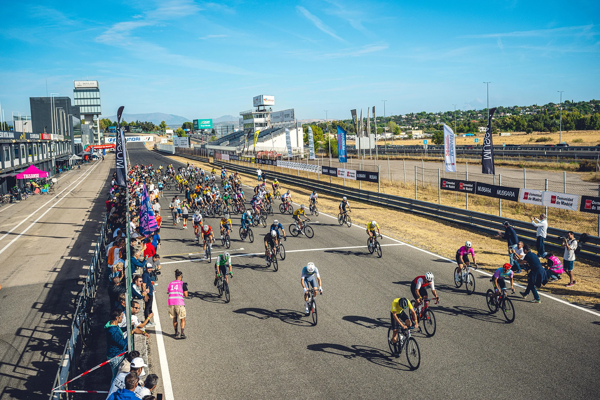 Las bicicletas conquistan el circuito del Jarama en la Mussara 24H Comunidad de Madrid