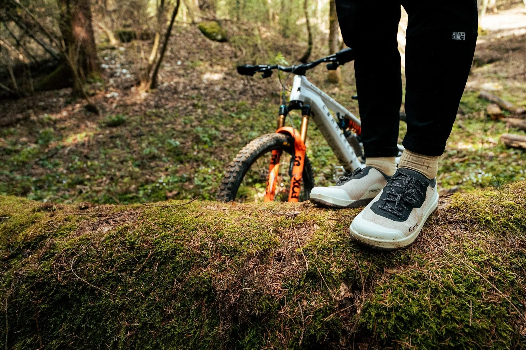 Las nuevas zapatillas Fizik Versor 2 irrumpen con fuerza para dominar el calzado de enduro y trail