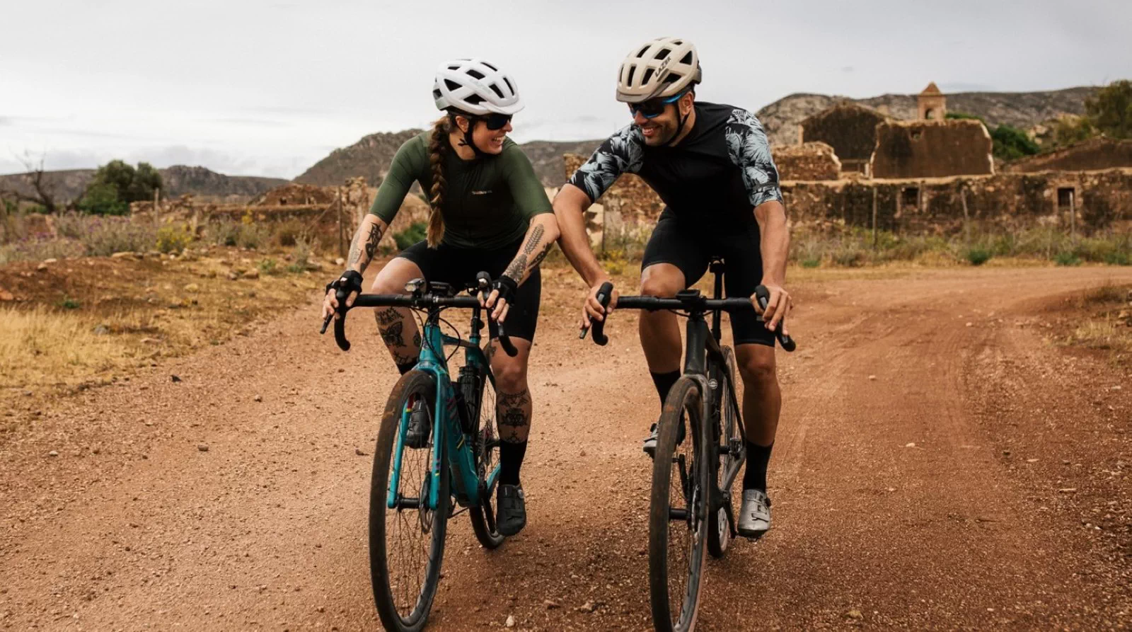 Lazer presenta el nuevo Cerro Kineticore un casco pensado para los amantes del gravel