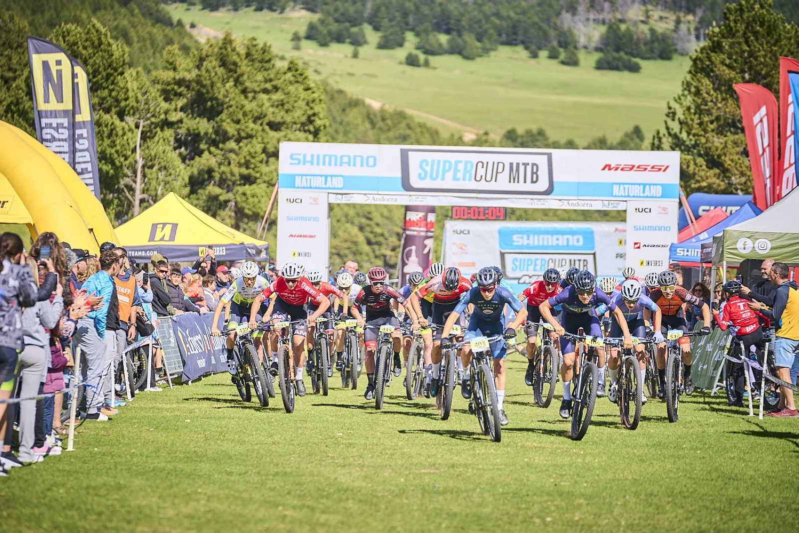 Lewis Askey y Lucía Macho triunfan en el Shimano Supercup Massi en Naturland