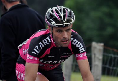 Javier Ruiz de Larrinaga sube al podio en Villasana