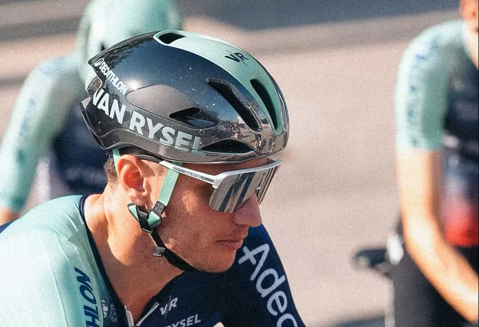 Llega al mercado el casco Van Rysel RCR de Olav Kooij en edición exclusiva 