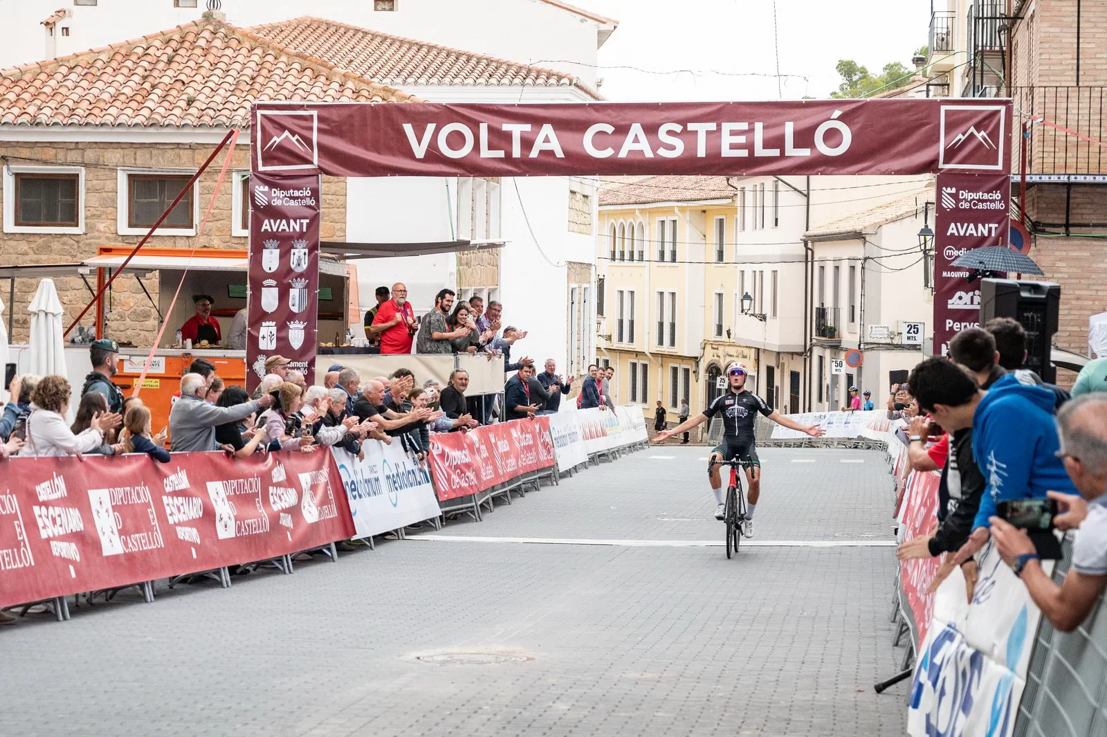 Louis Sutto gana en Bejís y es el primer líder de Volta a Castelló 2023