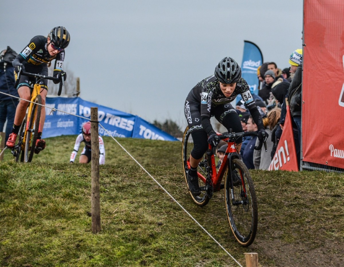 Lucía González con las mejores en el ciclocross de Bredene