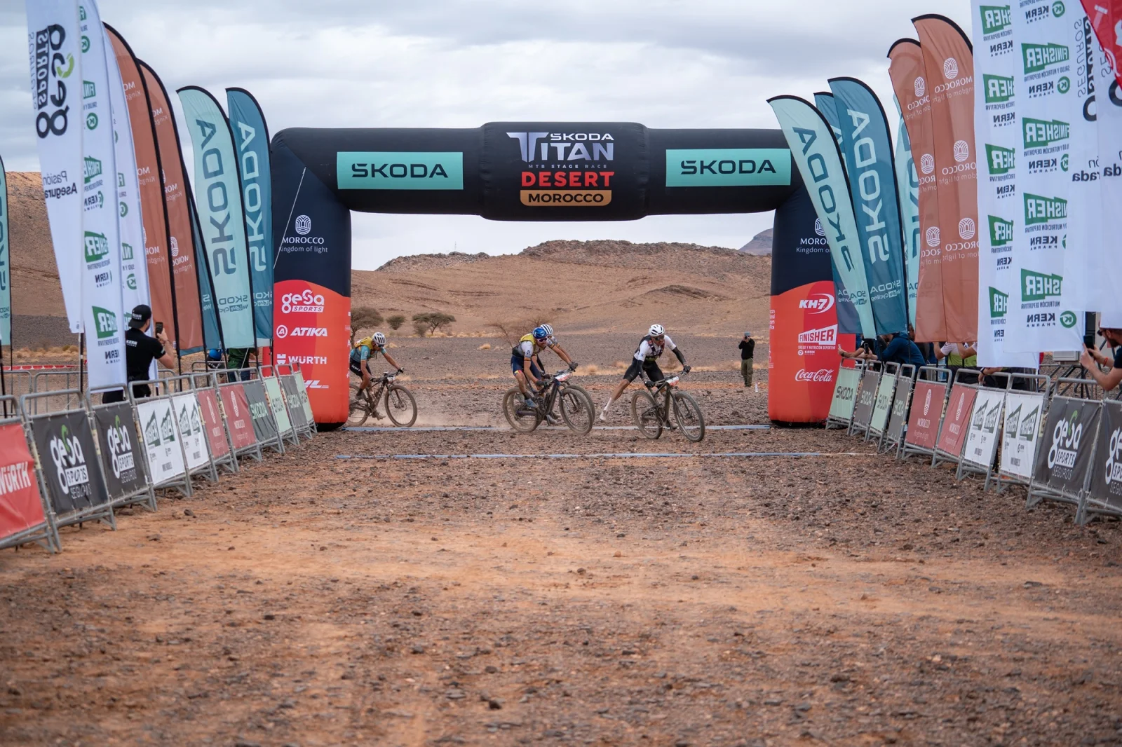 Luis León Sánchez gana la segunda etapa de la Titan Desert Morocco 2024