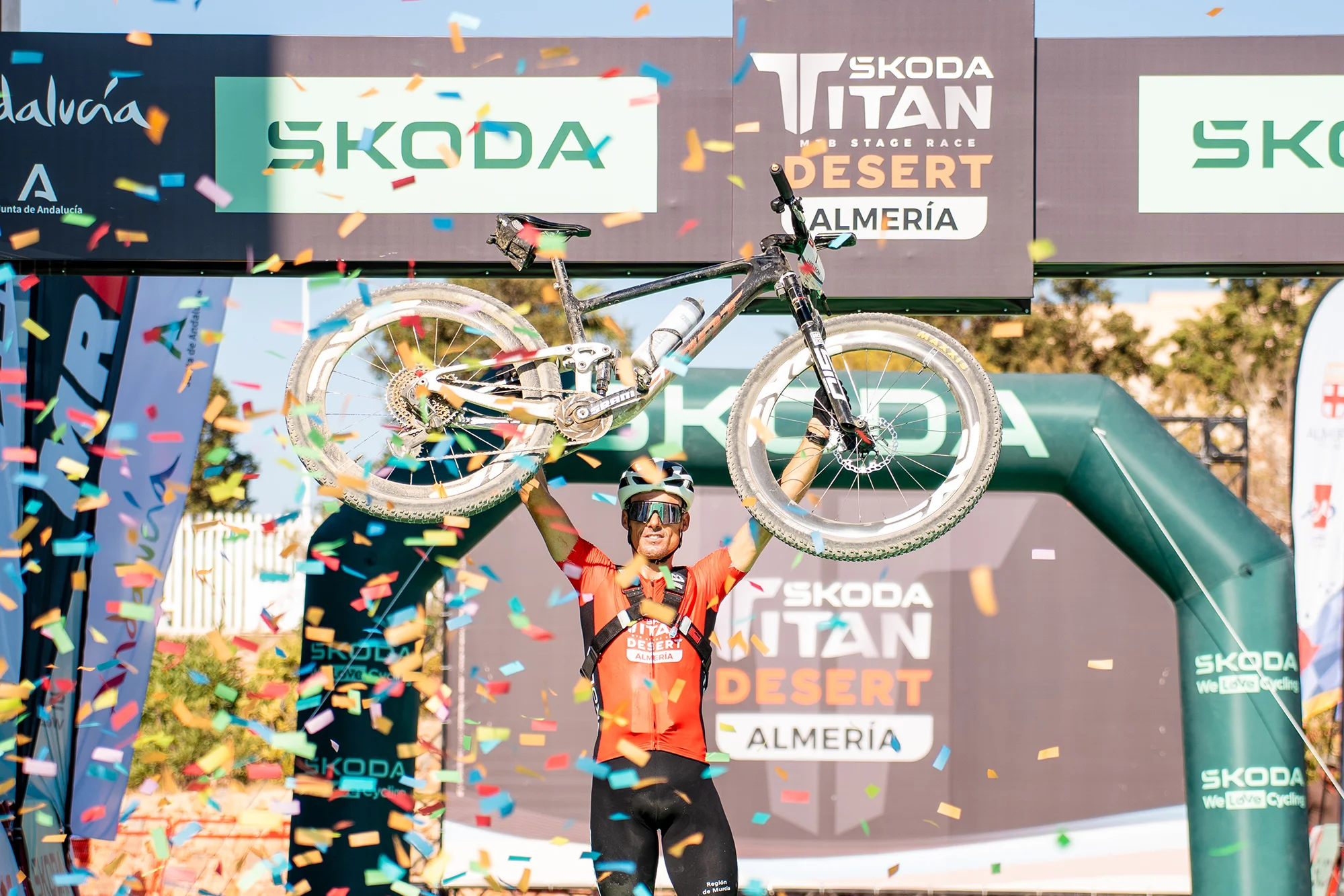 Luis León Sánchez y Natalia Fischer, Campeones de la Skoda Titan Desert Almería 2025