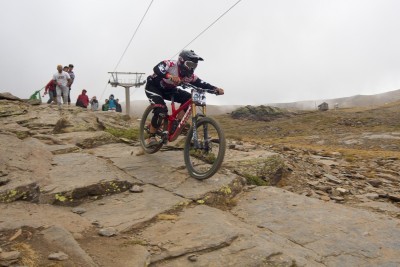 Luis Zarco se impone en el descenso BTT Copa Bull Bikes