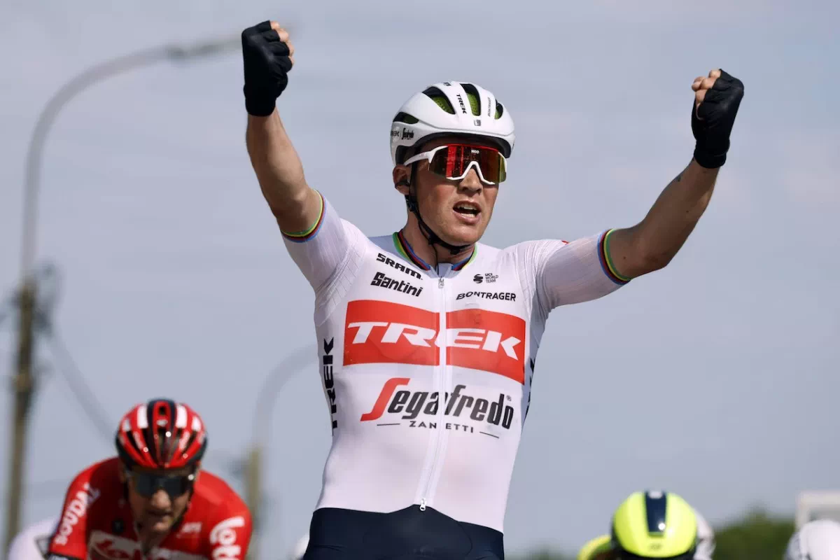 Mads Pedersen sprinta hasta la victoria en la primera del Tour de Bélgica