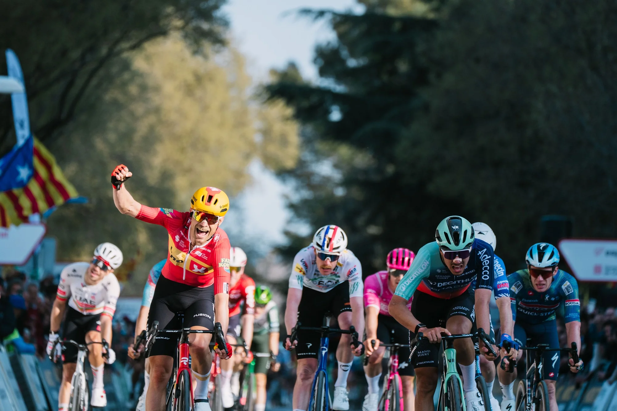 Magnus Cort asalta Banyoles y mete miedo a los favoritos en la Volta