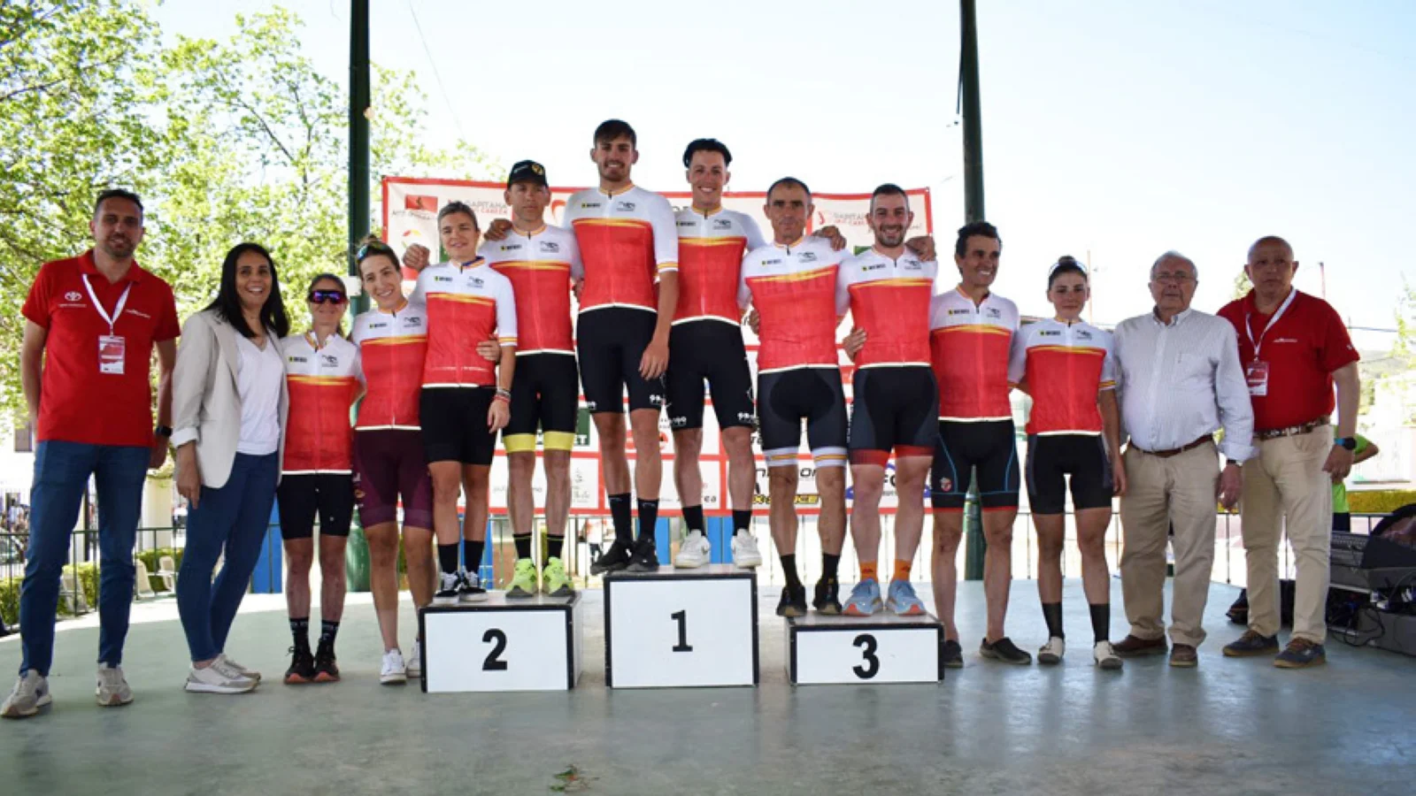 Manu Cordero y Pilar Fernández vencen en la Maratón Capitana Javi Cabeza