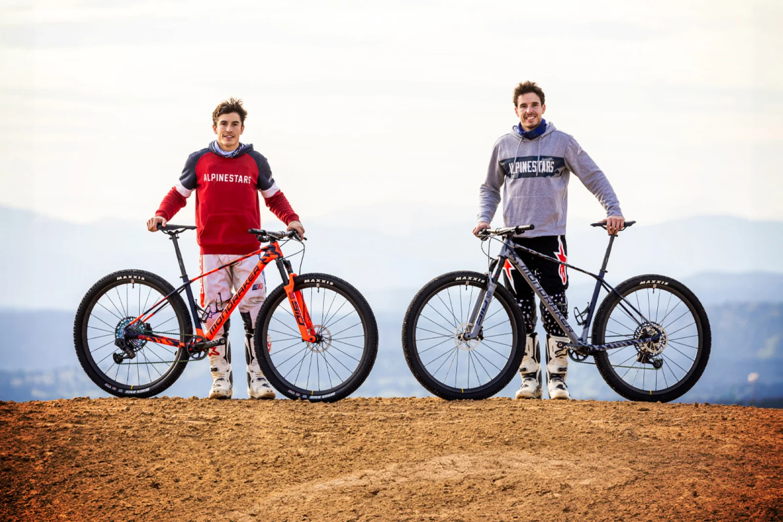 Marc y Alex Márquez ya entrenan con su Mondraker Podium