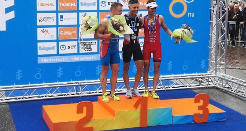 Mario Mola nuevamente campeón del mundo de triatlón