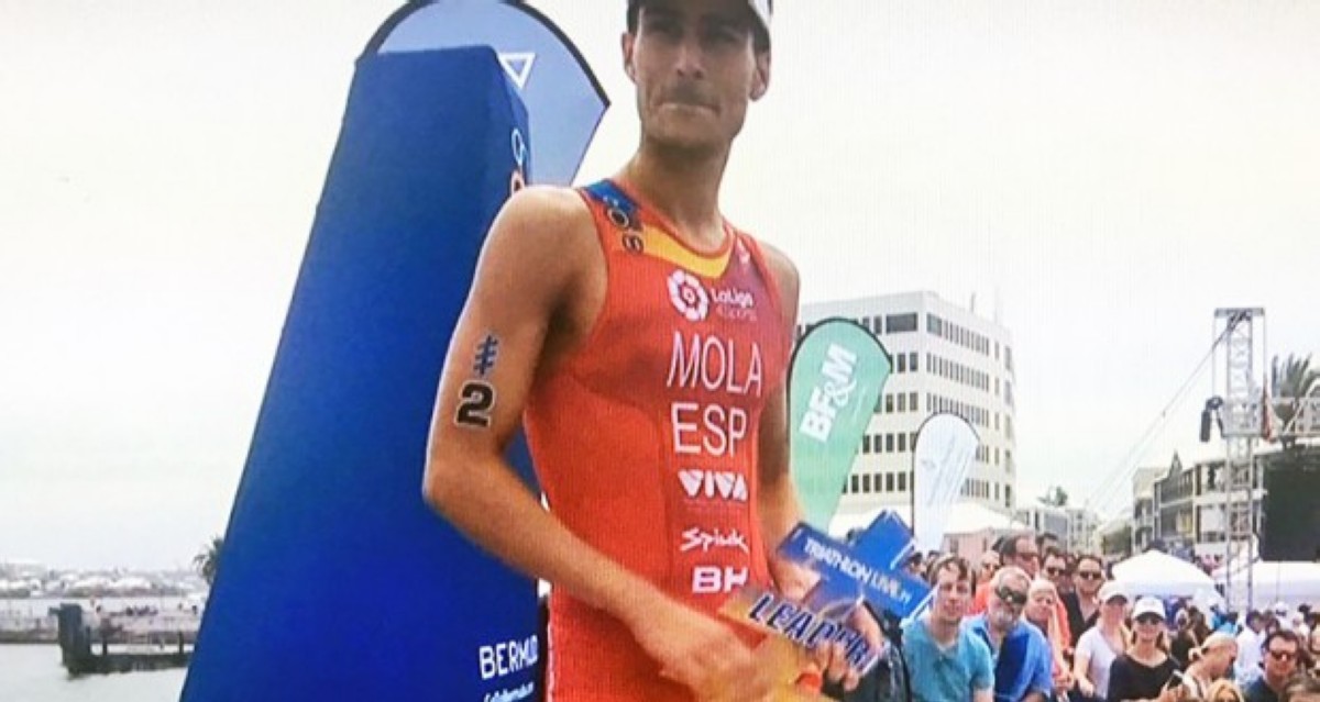 Mario Mola se coloca líder de las Series Mundiales de triatlón